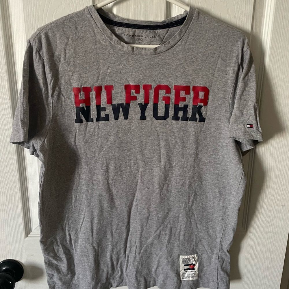 Men’s Tommy Hilfiger New York Gray Short Sleeve Tee Shirt Size Medium